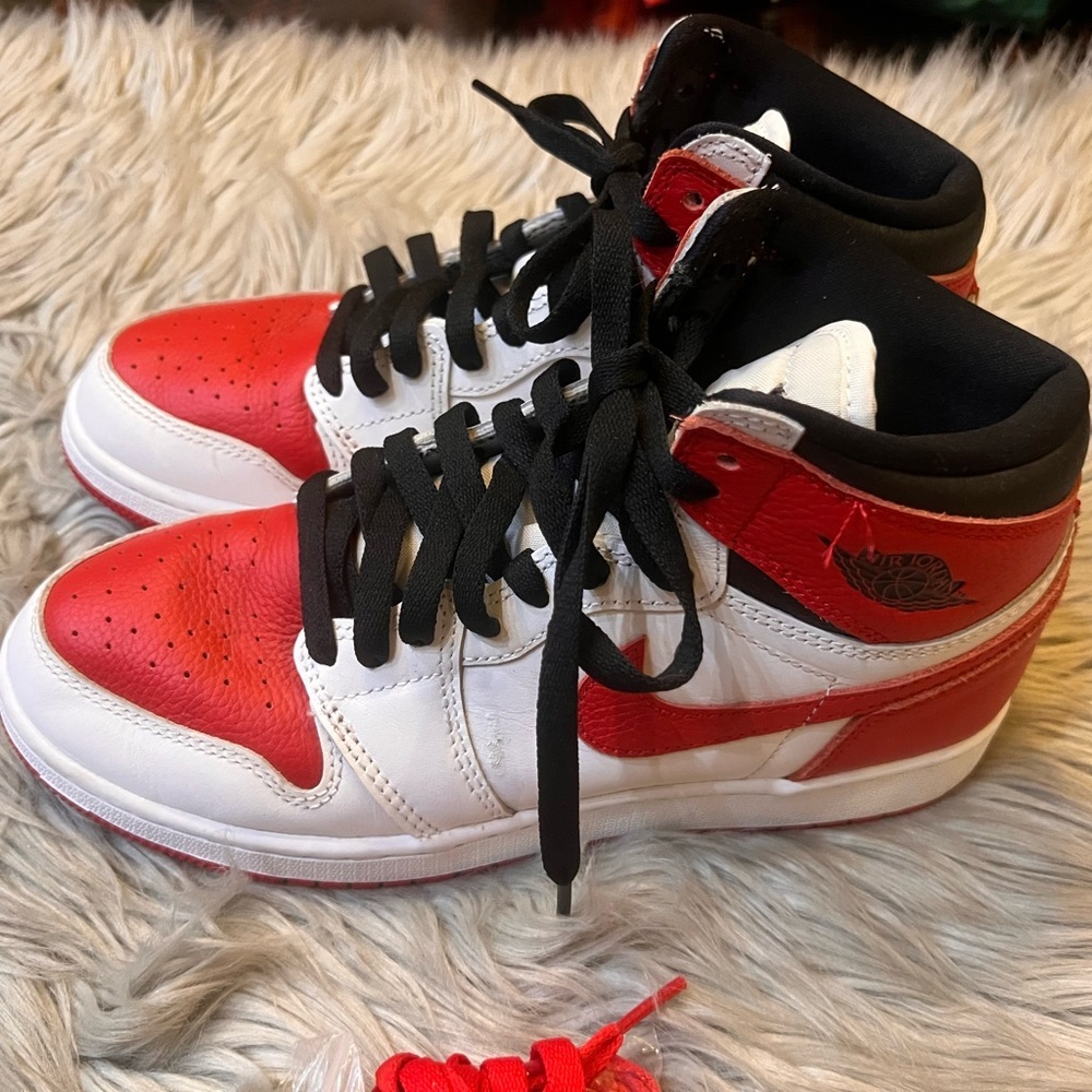 Like new Nike Air Retro High OG Jordan heritage sneakers - Picture 3 of 7